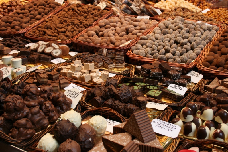 vitrine-CAVALAIRE SUR MER-min_chocolates_chocolate_nibble_sweetness_fine_chocolates_gourmet_candy_brand-752083